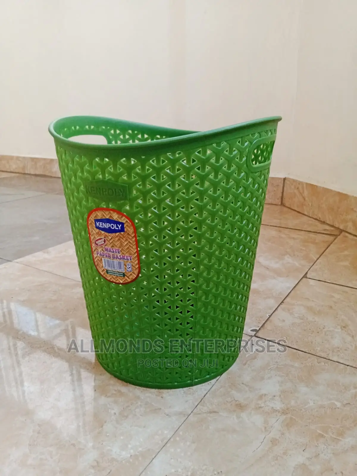 Dustbin With Handle