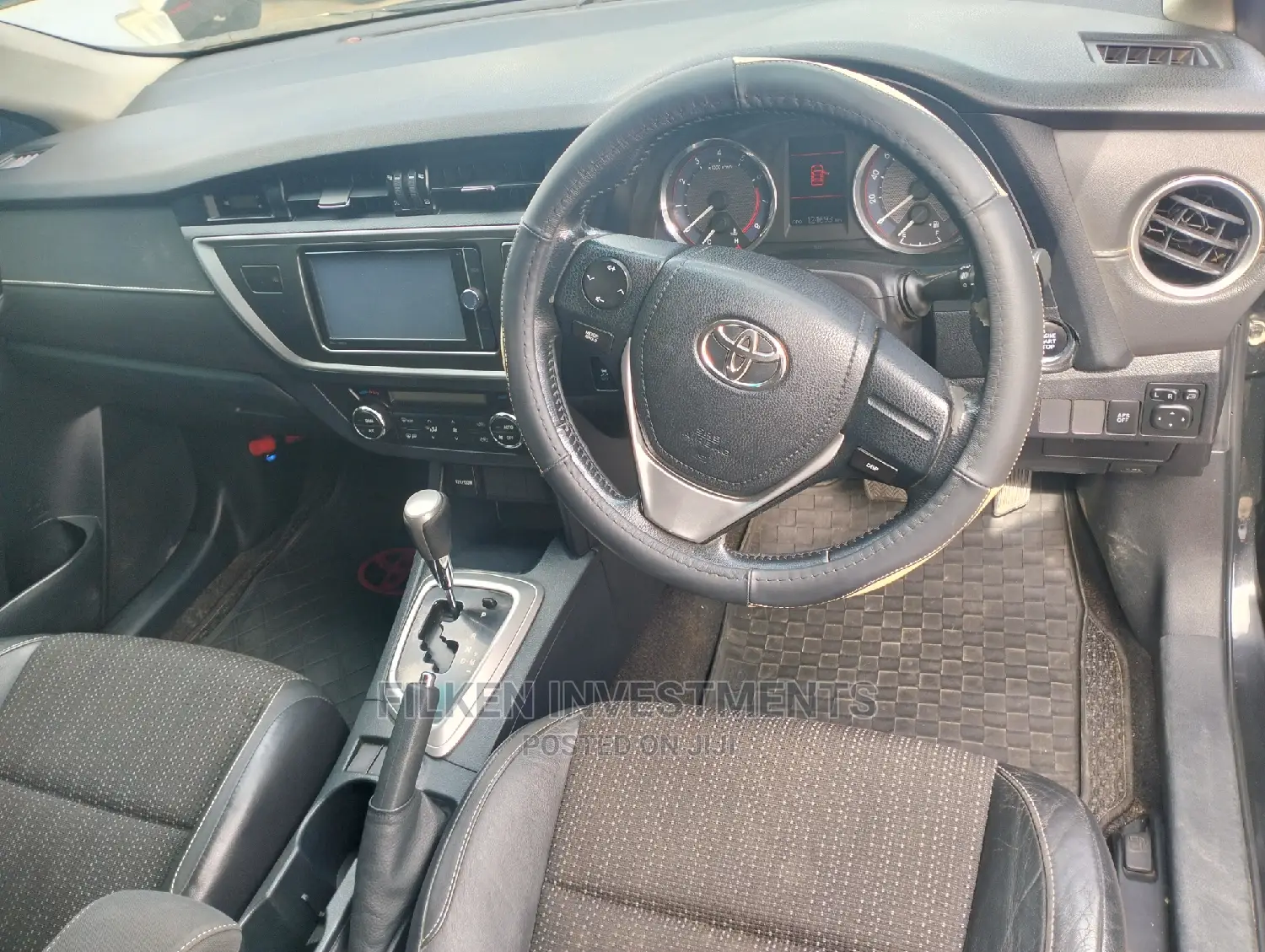 Toyota Auris 2014 Black