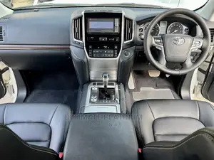 Toyota Land Cruiser 4.6 V8 ZX 2016 White