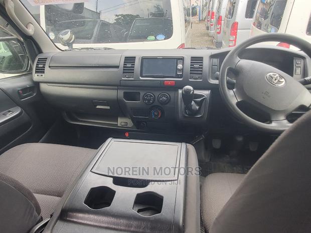 Toyota HiAce 2016 White - thumbnail 5
