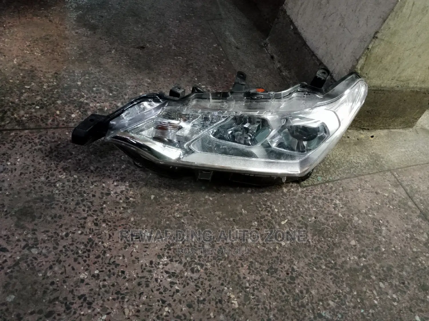 Fielder 165 Non Xenon Headlights.