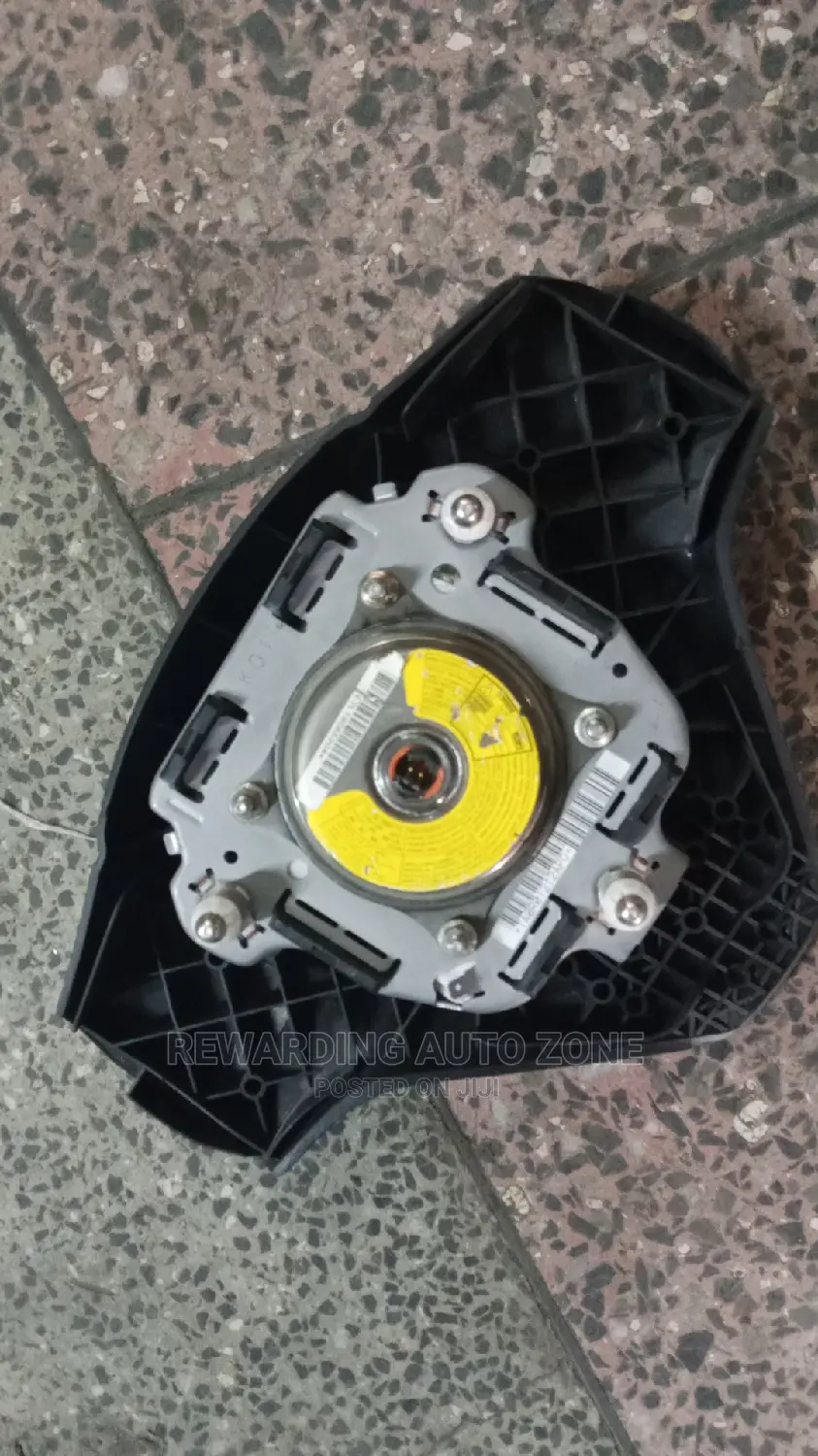 Axio/Fielder 2013 Steering Airbag.