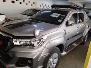 Toyota Hilux 2016 Gray