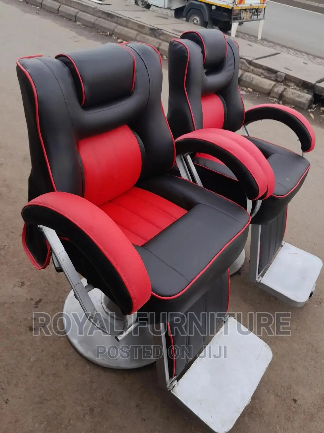 Kinyozi Seats Black/Red