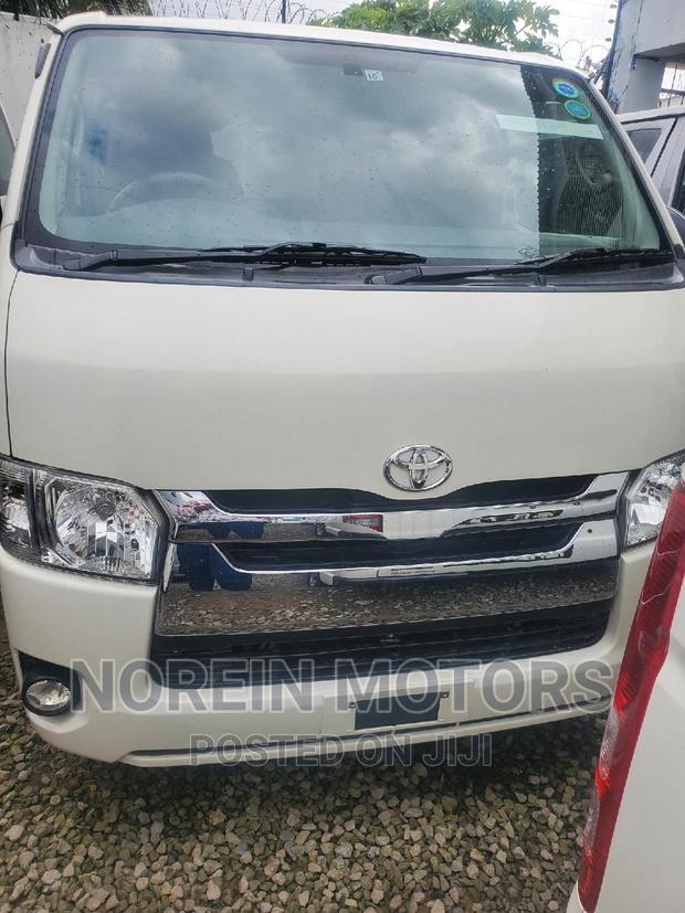 Toyota HiAce 2016 White - thumbnail 2