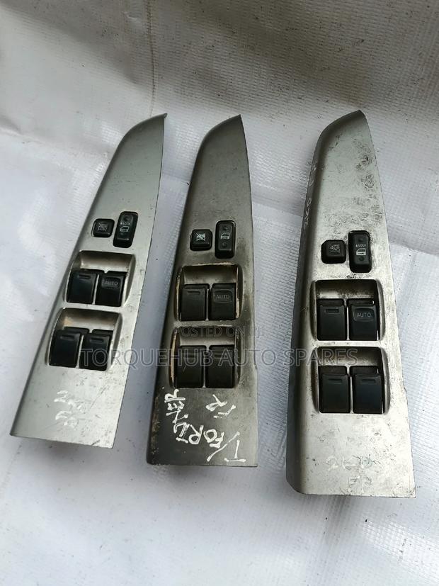 Toyota Fortuner Hilux/2kd Main Door Switch