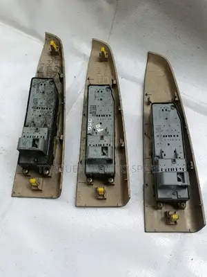 Toyota Fortuner Hilux/2kd Main Door Switch