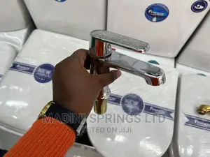Lever, Star Knob Chrome Taps(With Aerators for Sinks)