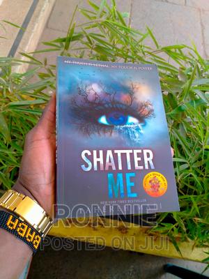 Shatter Me Book by Tahereh Mafi - main view