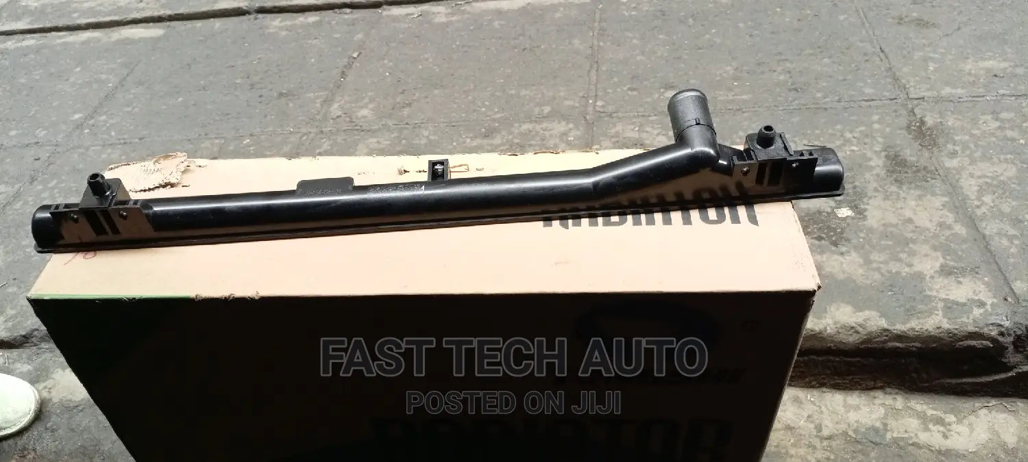 Suzuki Escudo J20 Radiator Top Cover