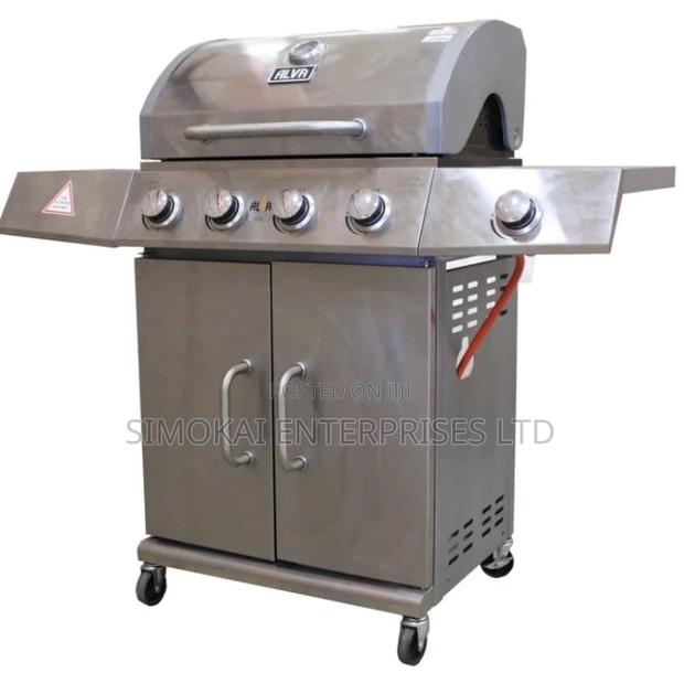 Alva 4 Burner BBQ With a Side Burner