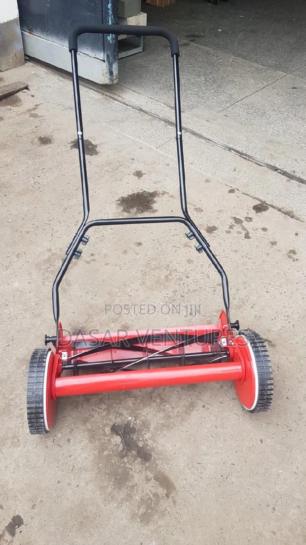 Manual Lawn Mower Machine