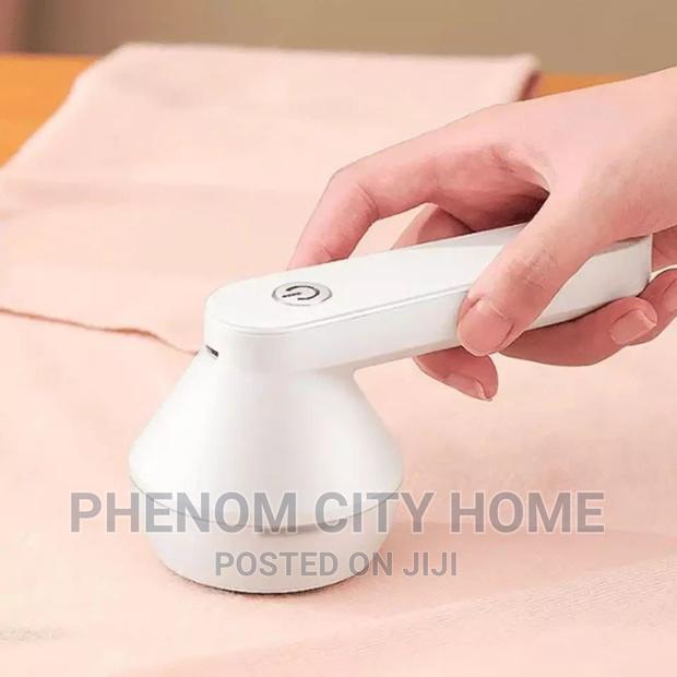 Rechargeable Lint Remover - thumbnail 2