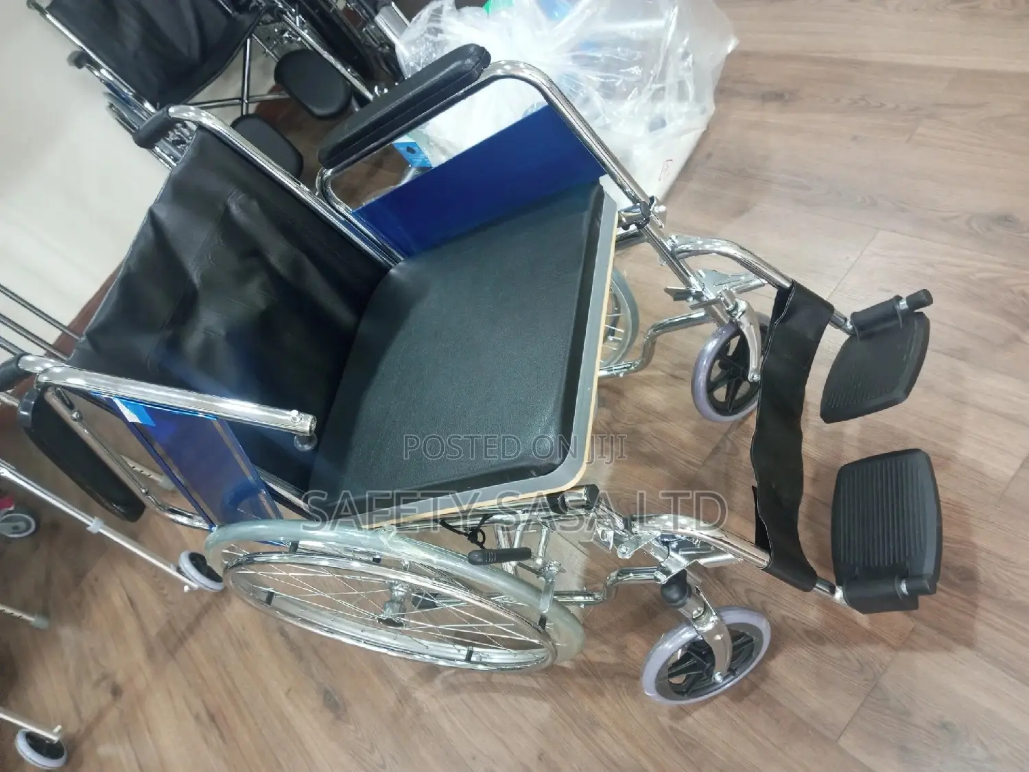 Detachable Arms Commode Wheelchair
