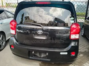 Toyota Porte 2016 Black