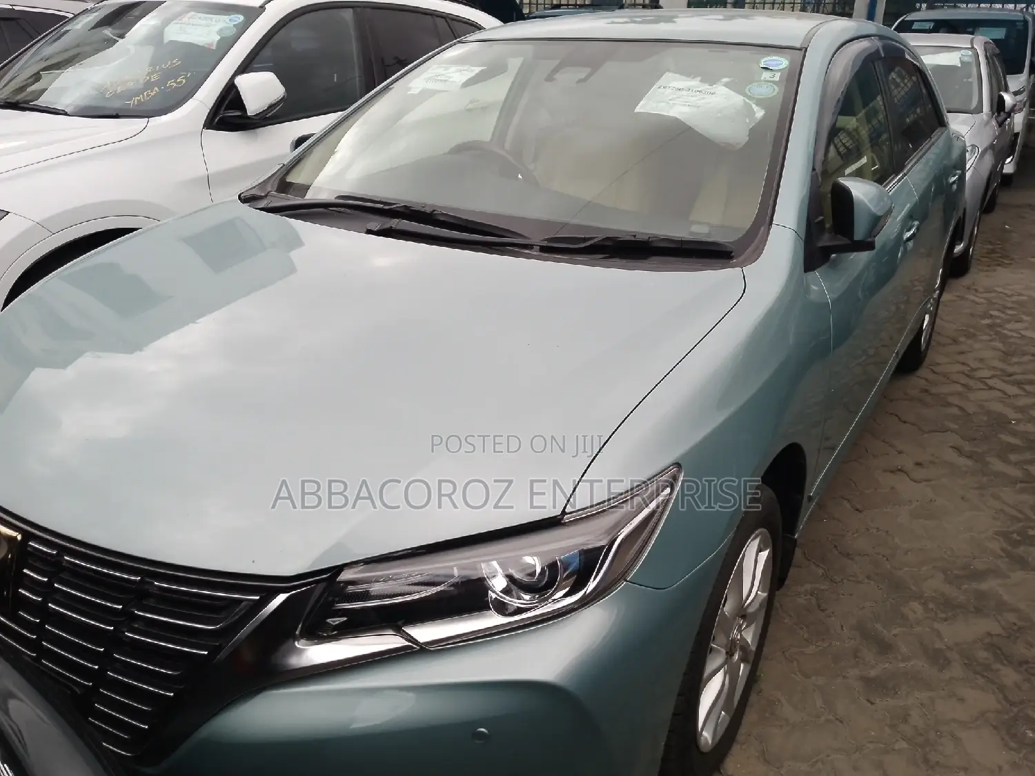 Toyota Premio 2018 Green