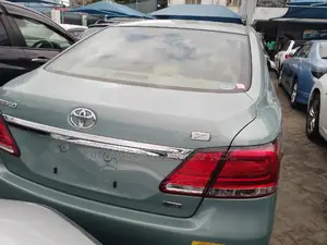 Toyota Premio 2018 Green