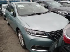 Toyota Premio 2018 Green