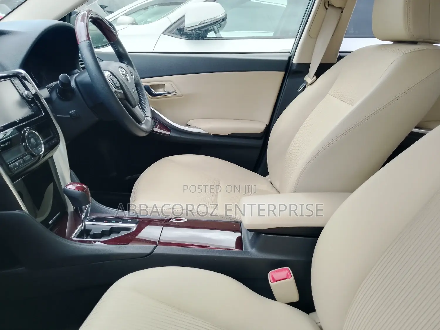 Toyota Premio 2018 Green