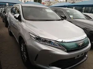 Toyota Harrier 2018 Gold