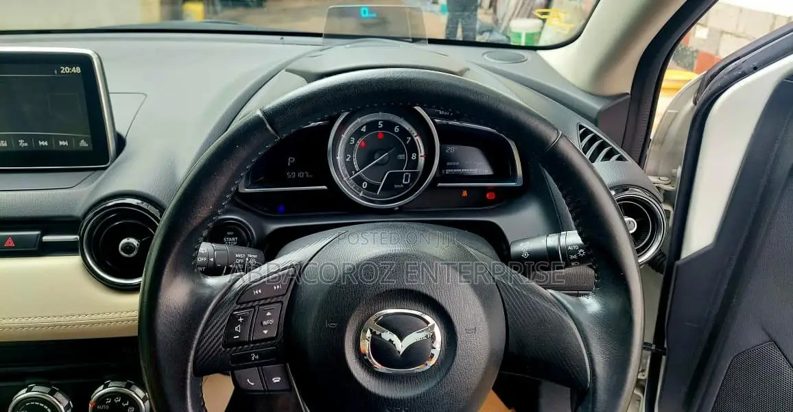 Mazda Biante 2016 Gold