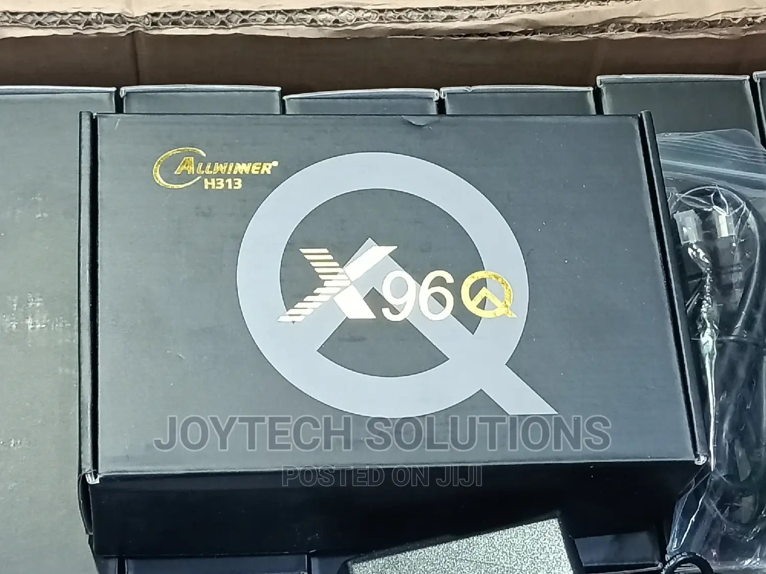 X96q Tv Box Android. 2rom + 16gb Space
