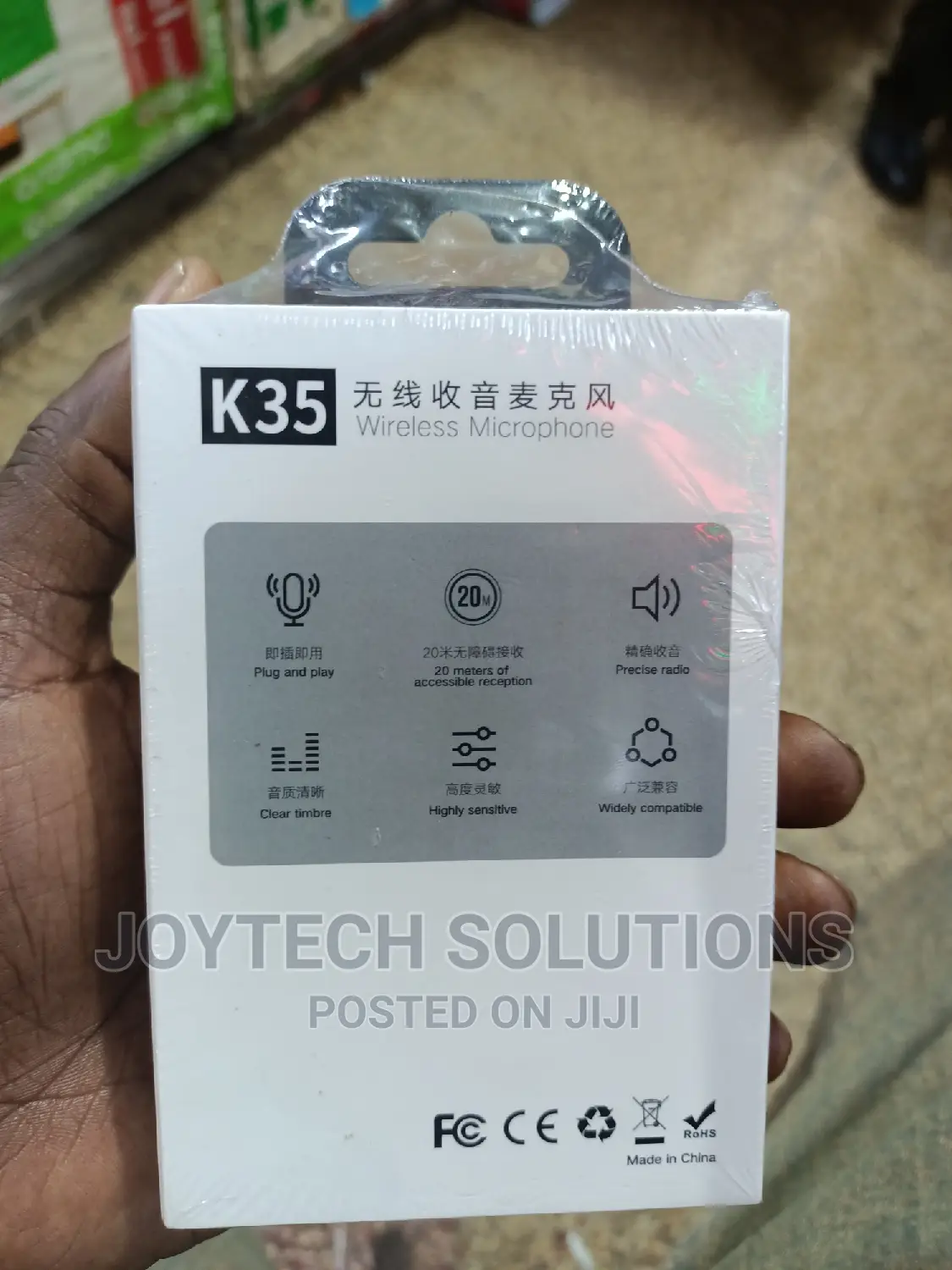 Wireless Lavalier Microphone. Camera Phone