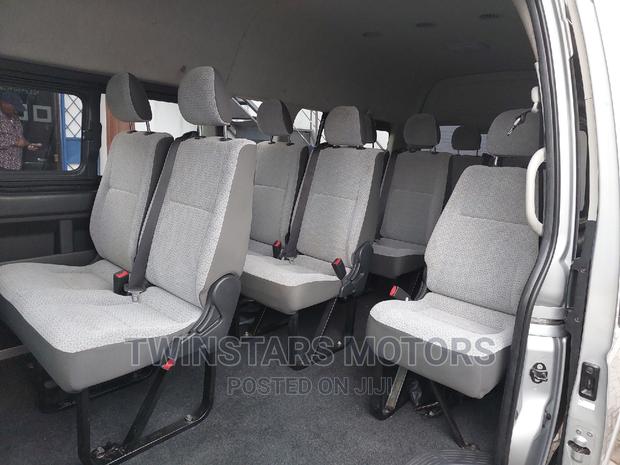 Toyota HiAce 2017 Beige - thumbnail 3