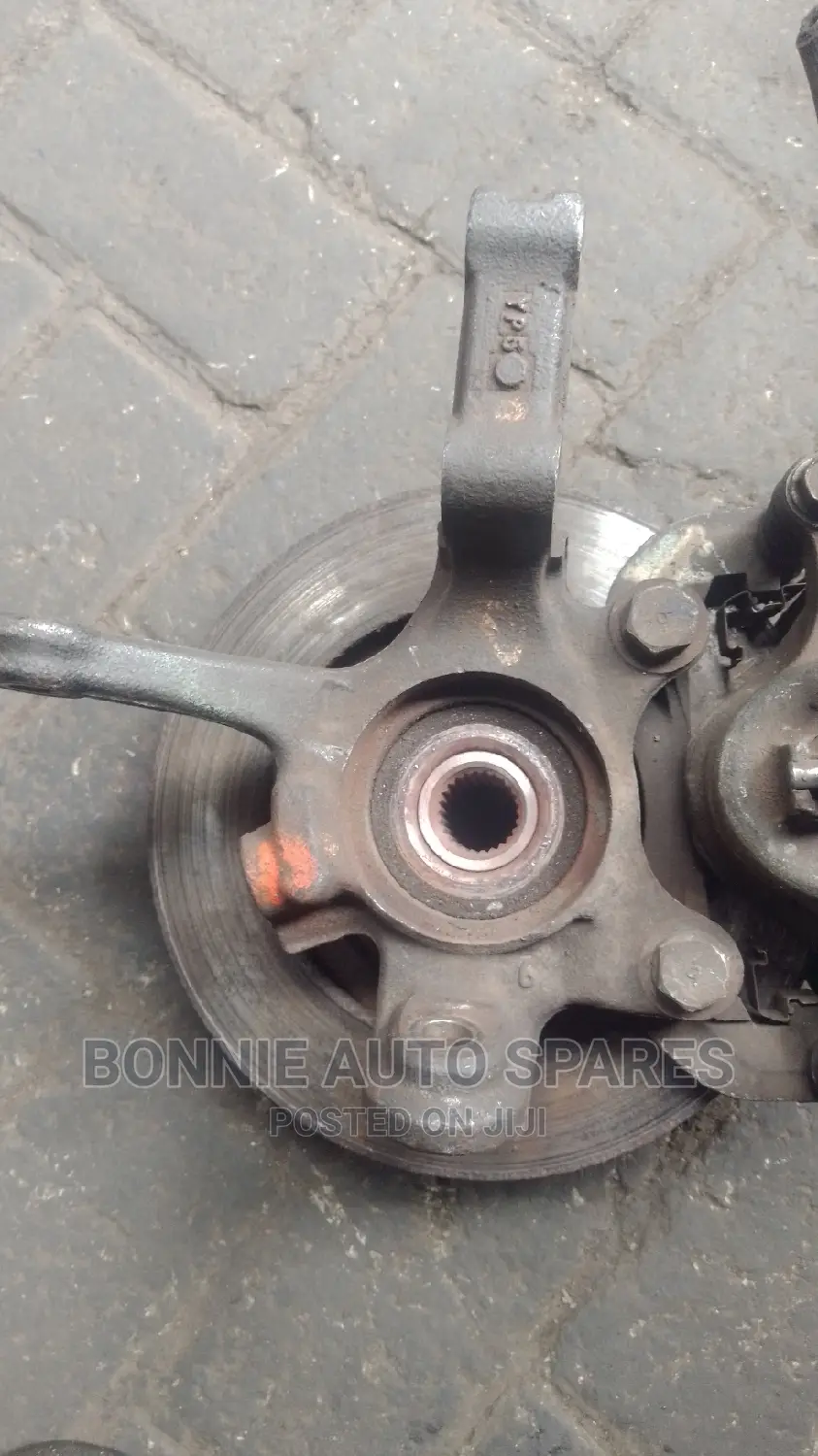 Nissan B15/ Bluebird/Y11 Front Hub