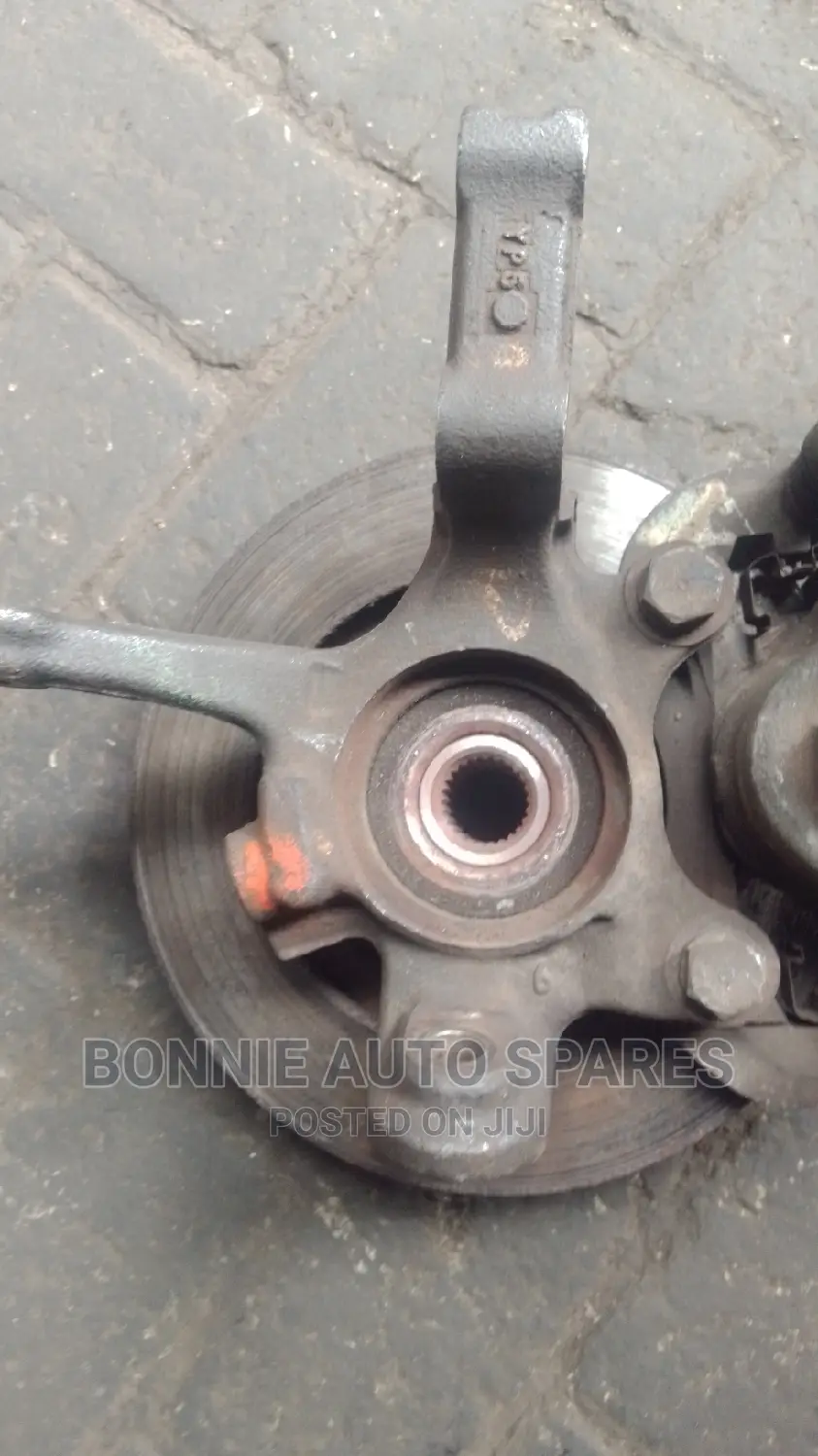 Nissan B15/ Bluebird/Y11 Front Hub