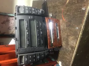 Toyota Crown Royal 2015 Radio Unit