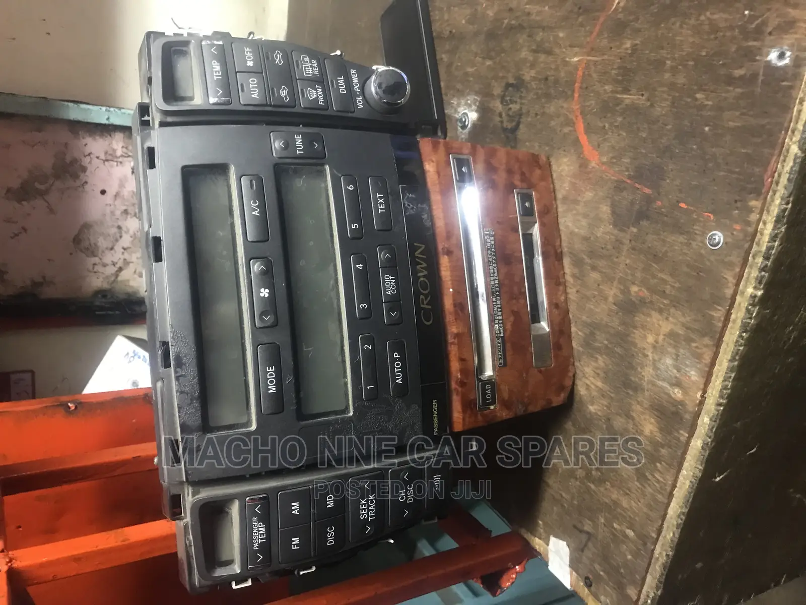 Toyota Crown Royal 2015 Radio Unit