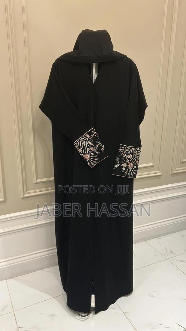 An Elegant Abaya - main view