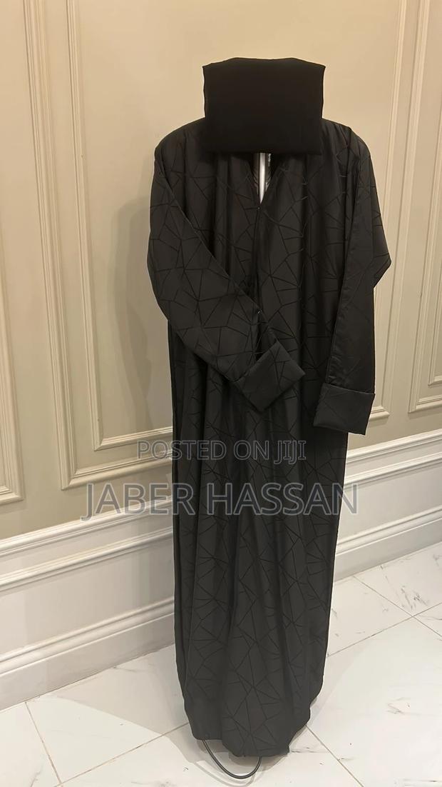 An Elegant Abaya - thumbnail 5