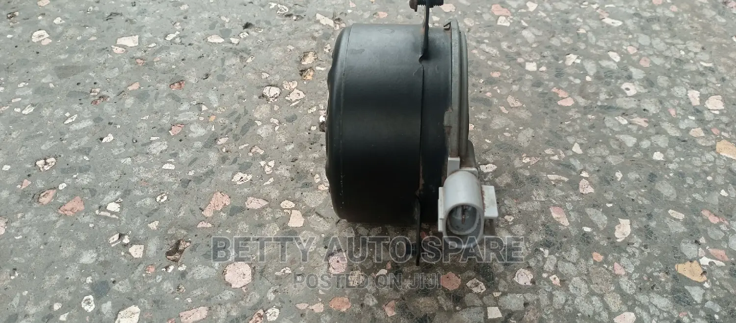Toyota Vitz Motor and Blade
