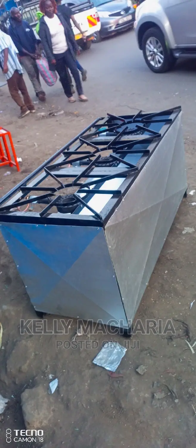 Closed Three Burner Gas Grill Jikos