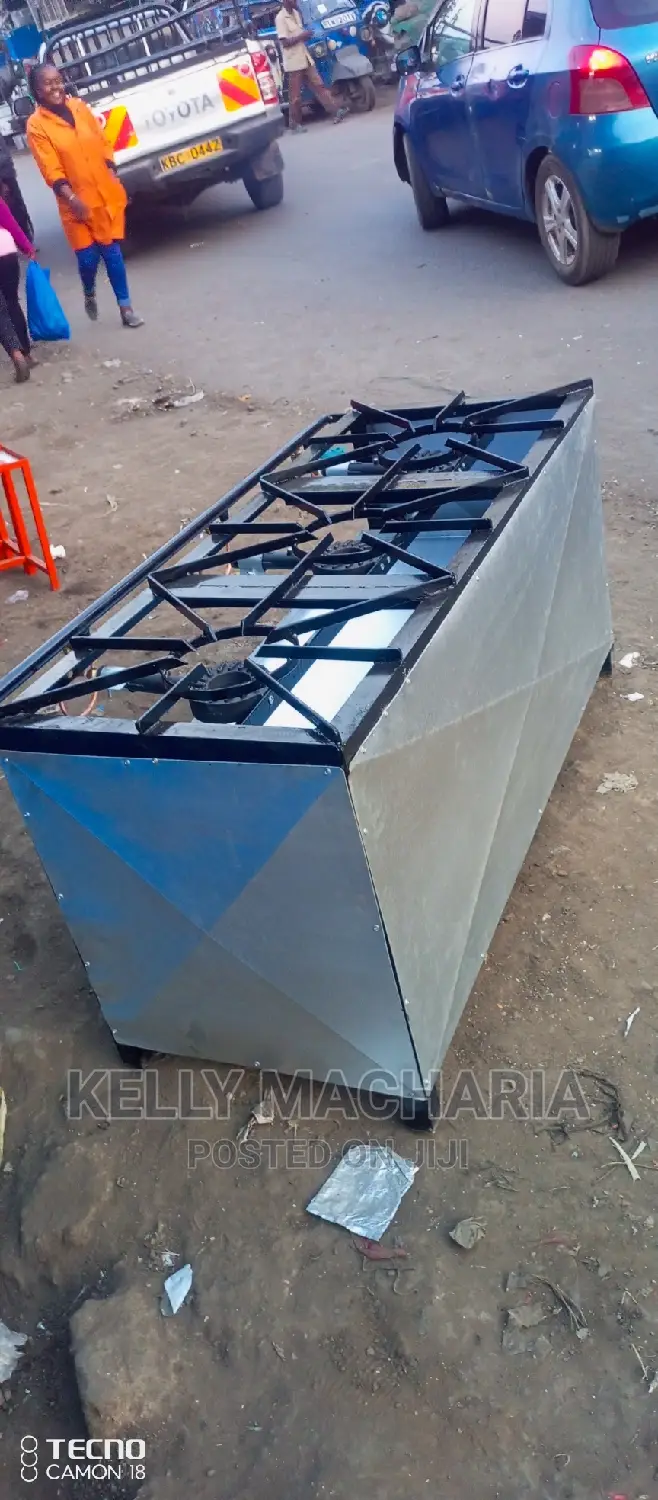 Closed Three Burner Gas Grill Jikos