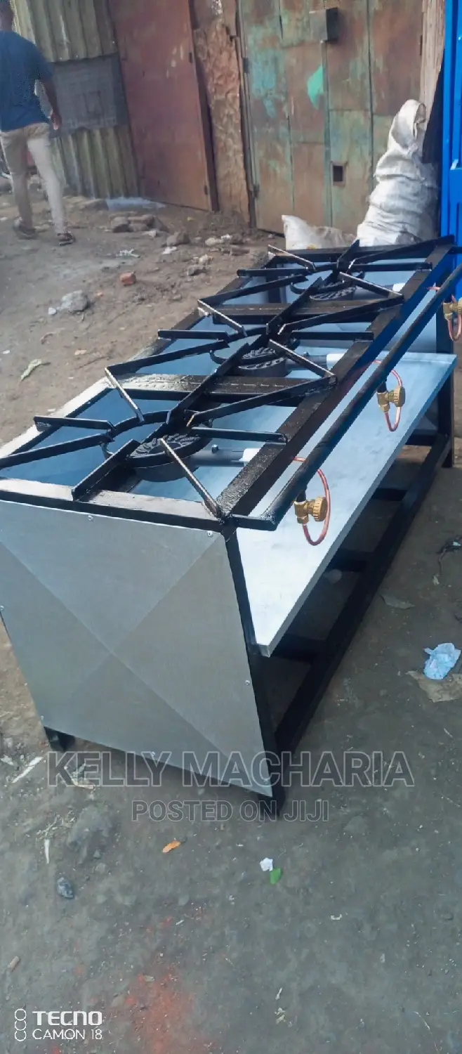 Closed Three Burner Gas Grill Jikos