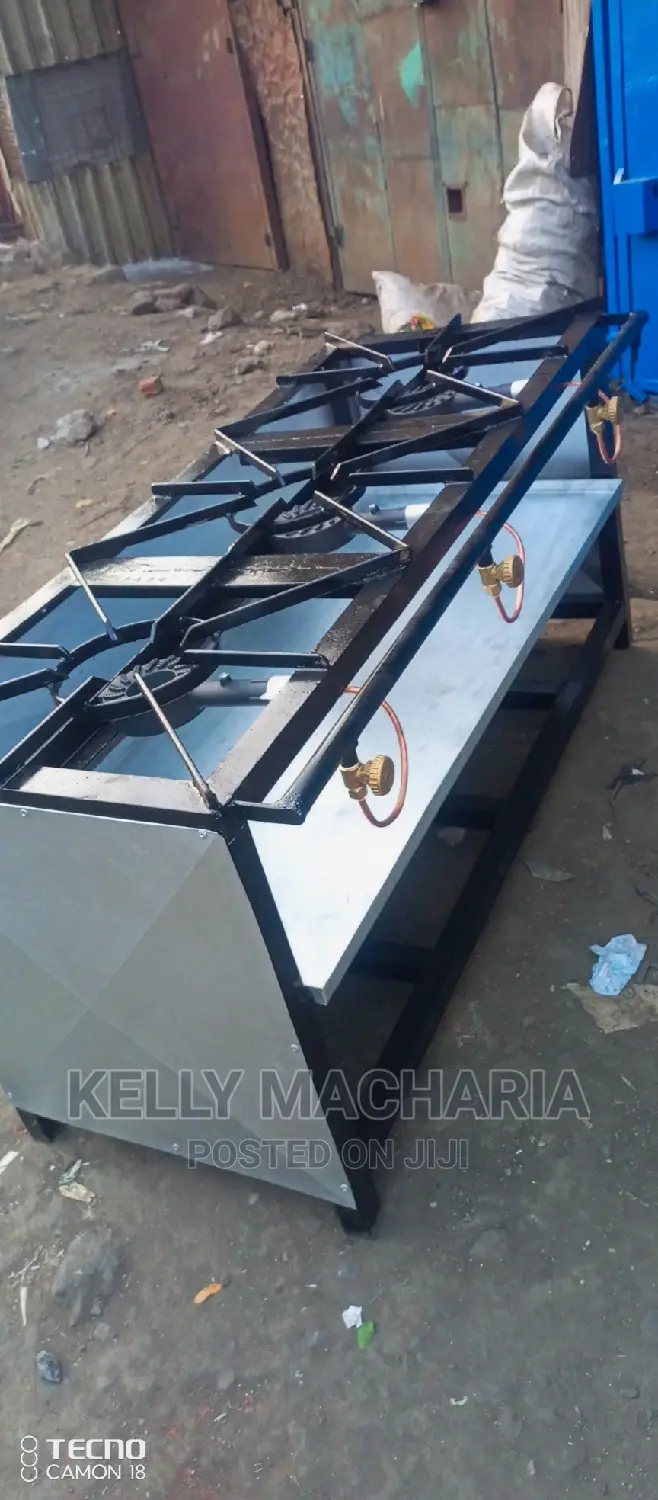 Closed Three Burner Gas Grill Jikos