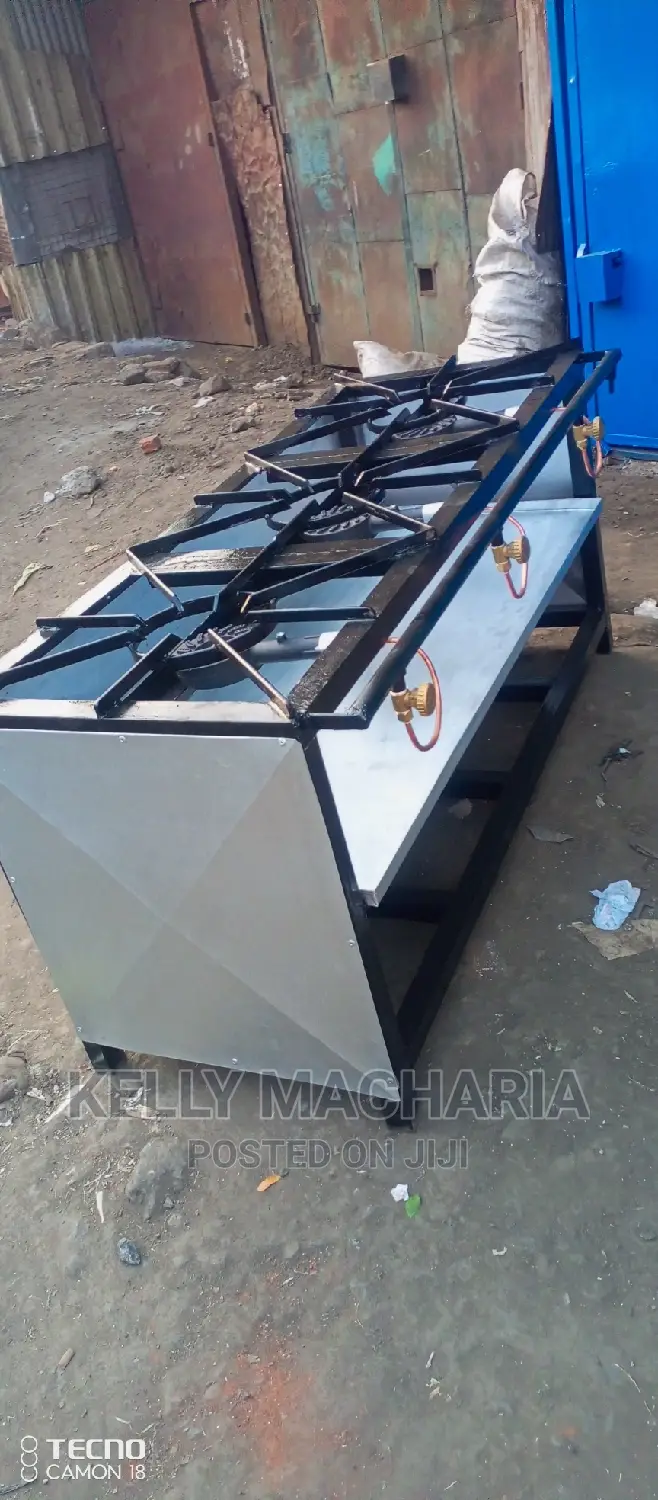 Closed Three Burner Gas Grill Jikos