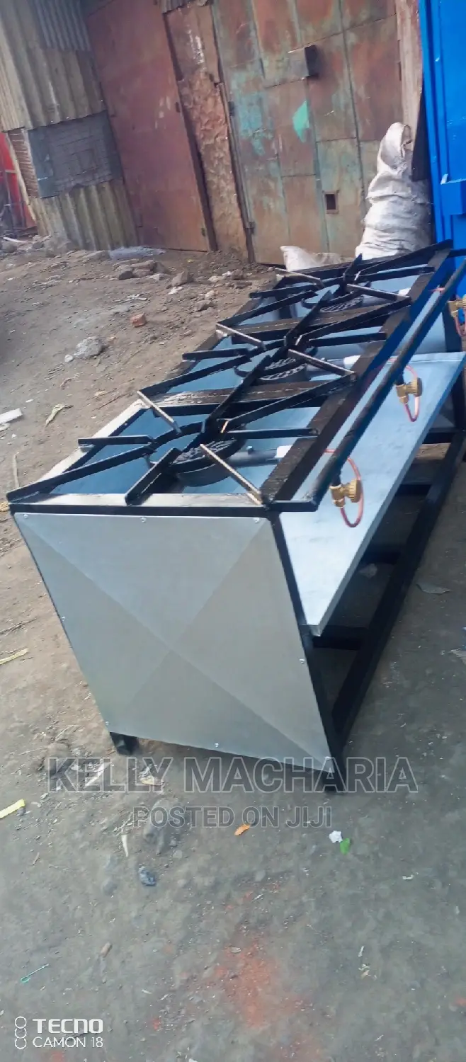 Closed Three Burner Gas Grill Jikos