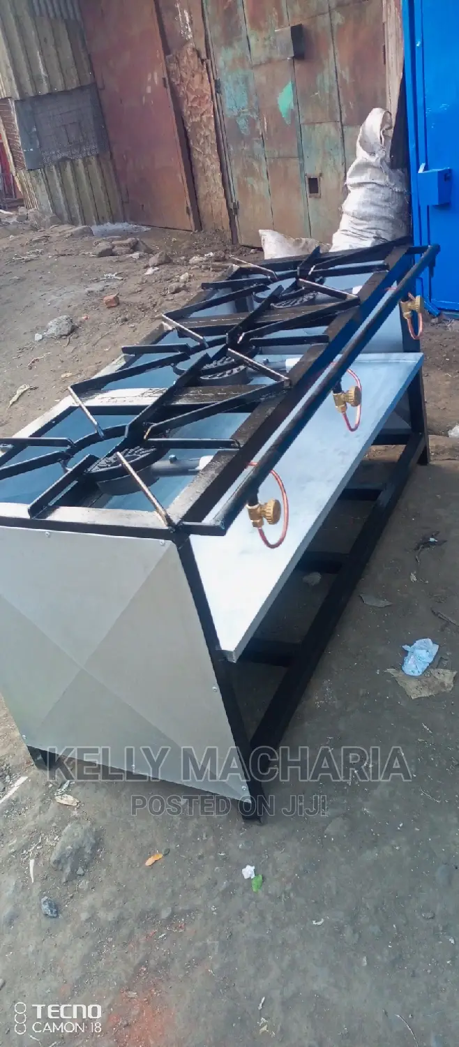 Closed Three Burner Gas Grill Jikos