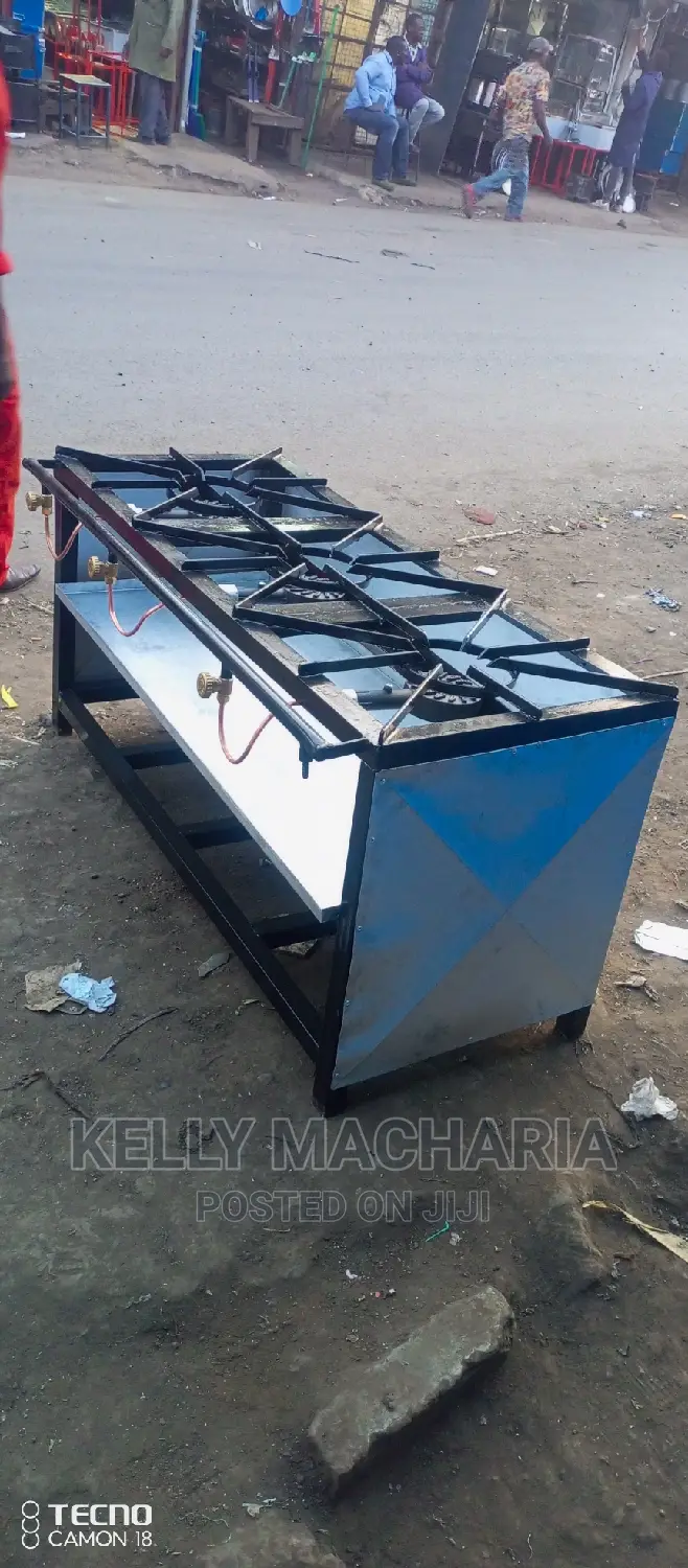 Closed Three Burner Gas Grill Jikos