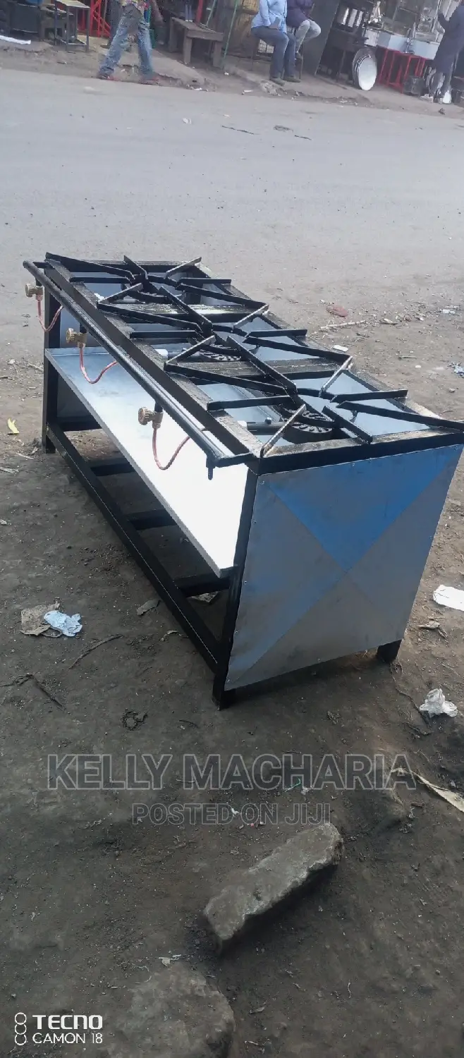 Closed Three Burner Gas Grill Jikos