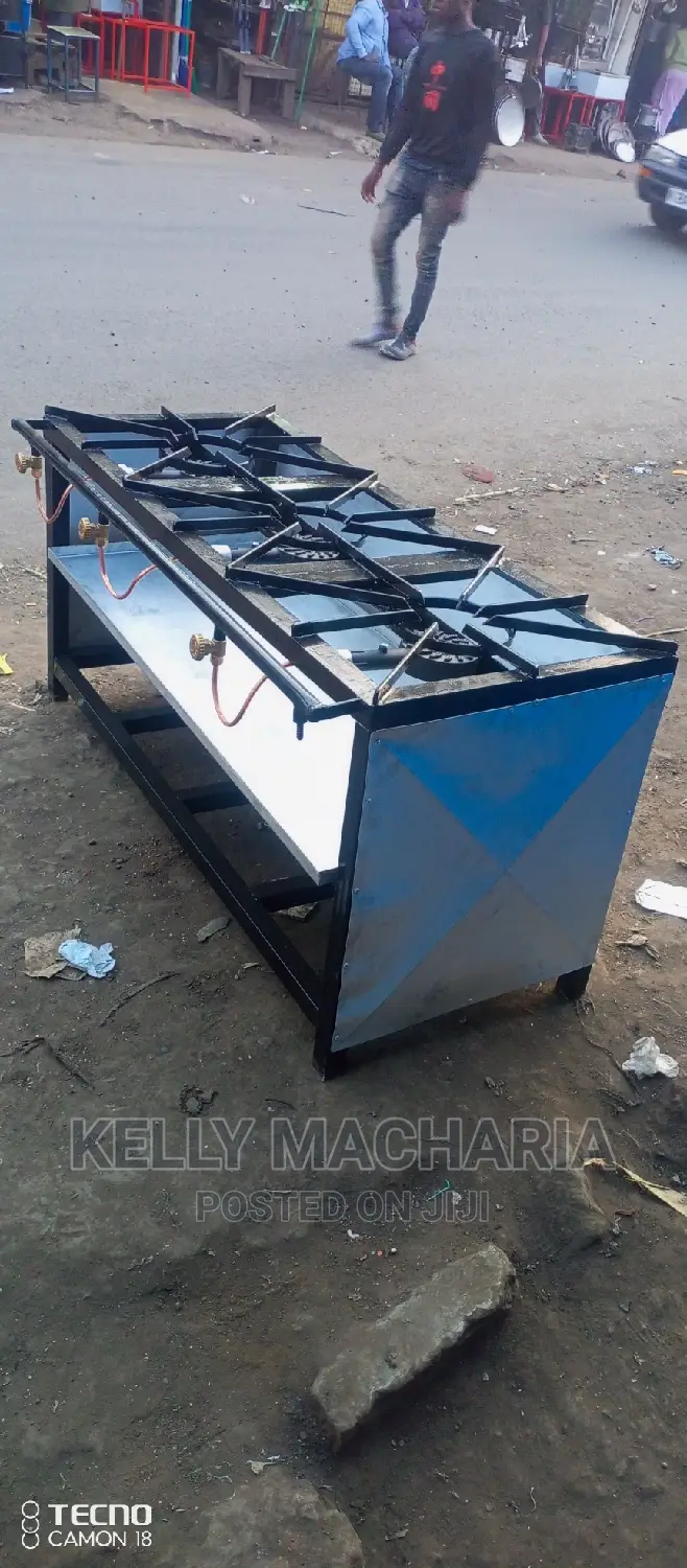 Closed Three Burner Gas Grill Jikos