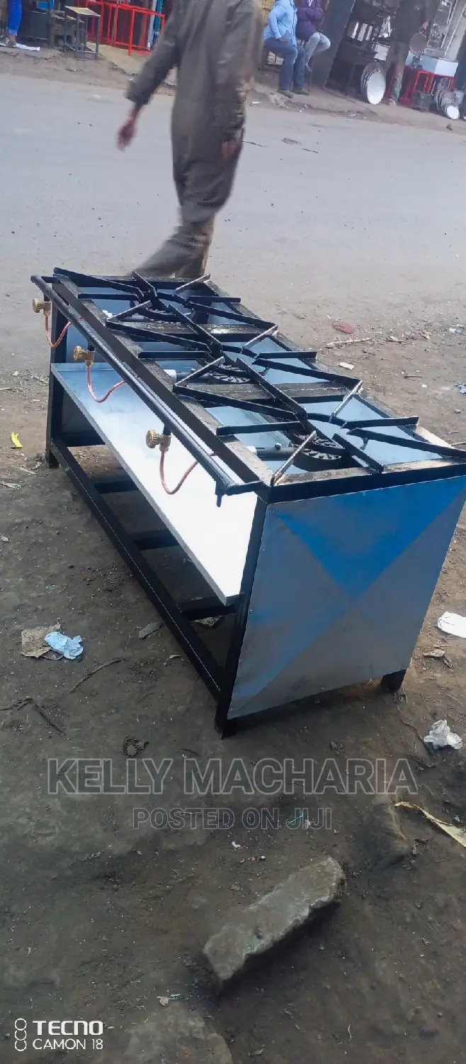 Closed Three Burner Gas Grill Jikos