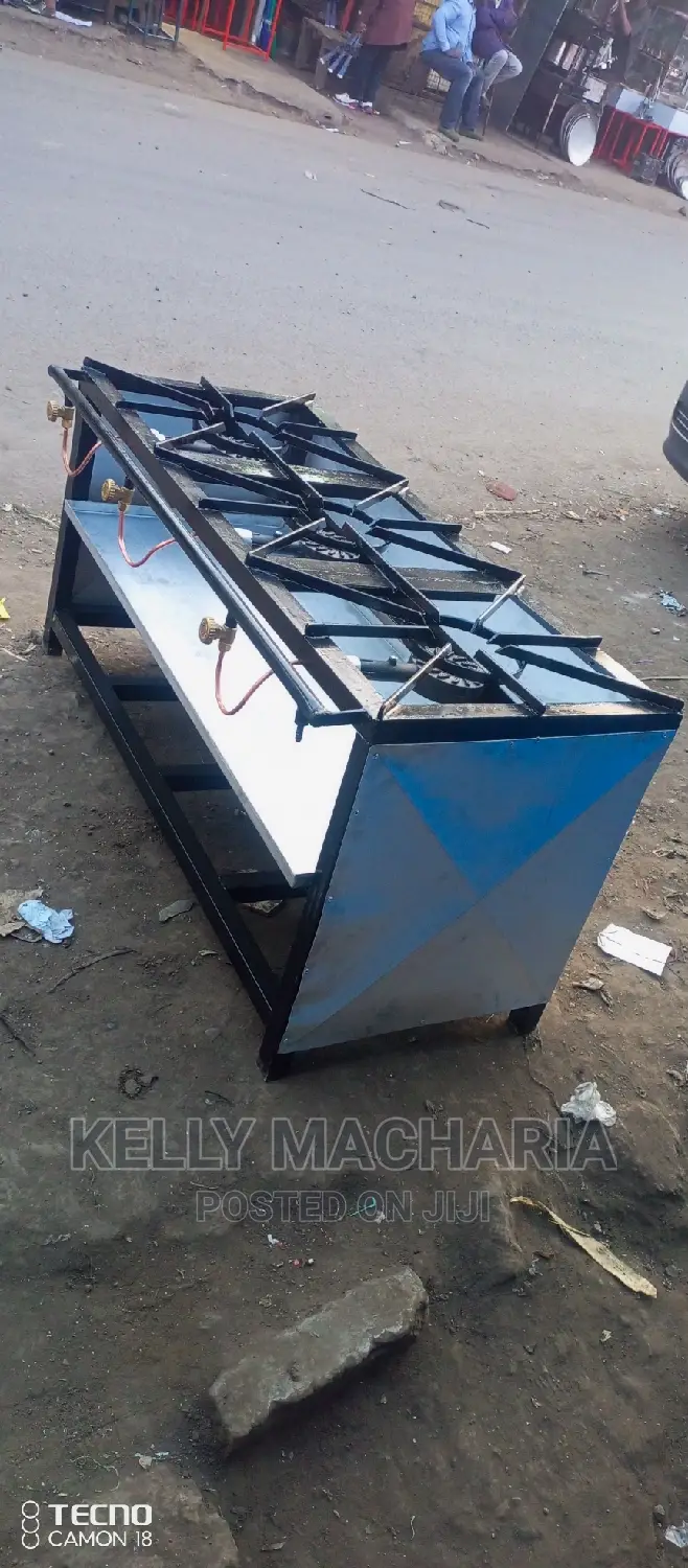Closed Three Burner Gas Grill Jikos