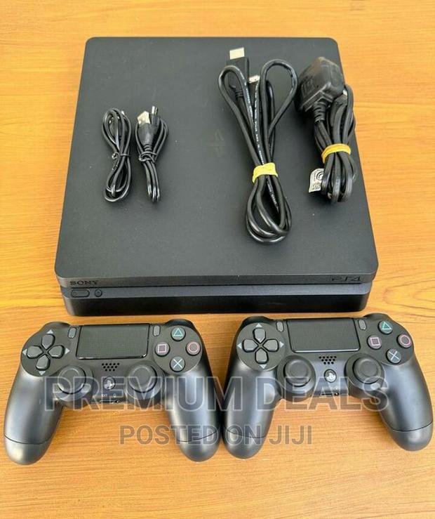 Ex Uk Slim Ps4 With Two Pads