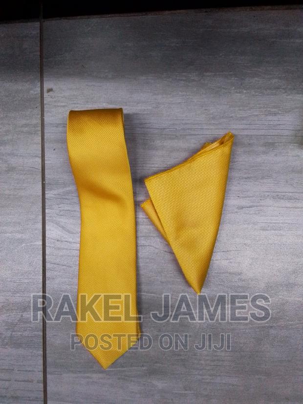 Mastered Gold Tie With Pocket Square - main view