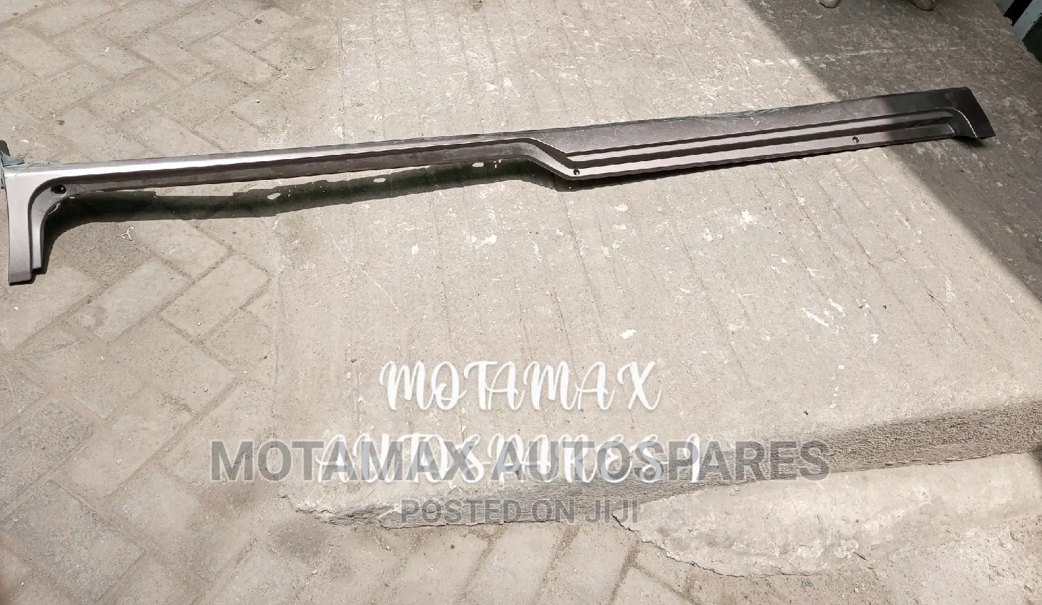 Toyota Noah ZRR80 Running Board